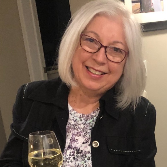 Meet your Posher, Leila - Picture 2 of 7